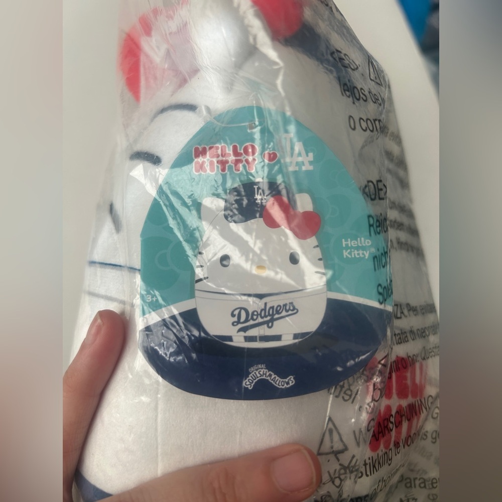 Los Angeles Dodgers Hello Kitty Plush Squishmallows - Picture 5 of 6